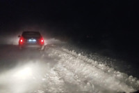 Automobili sedam sati blokirani u snijegu