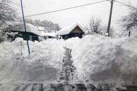 Mještani Gornje Čečave treći dan u blokadi