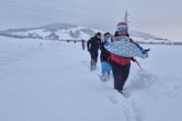 Spasioci evakuisali 100 osoba i 48 vozila (FOTO)