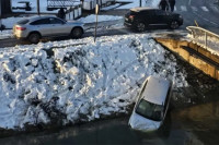 U Bijeljini auto završilo u kanalu