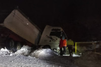Laktaši: Šleper sletio sa puta (FOTO)