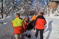 Majka danima bila pored mrtvog sina u zavejanoj kući