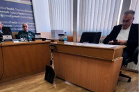 Miličević na poklon dobio lopatu za čišćenje snijega