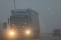 Kolovozi klizavi, magla u većini krajeva