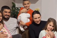 Nevjerovatna priča: Jelena rodila sina, pa bliznakinje i onda trojke