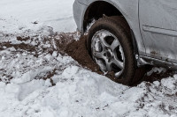 Šta raditi kada vam se automobil zaglavi u snijegu