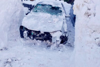 Ovako izgledaju auta koja su danima bila pod snijegom u Kneževu (FOTO)
