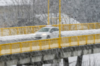 OPREZ: Snijeg ponovo izazvao probleme na putevima (FOTO)