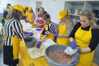 Radnice “Pošta Srpske” pripremale božićni ručak u “Mozaiku prijateljstva”