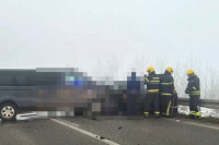 Stravičan sudar kombija i dva automobila