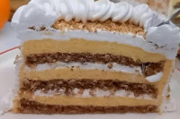 Kremasta Božićna torta sa dvije vrste fila