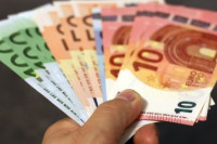 Čuvar vozio novac banke pa ukrao 111.000 maraka