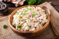 Recept za kremastiju i svježiju rusku salatu