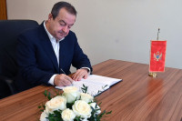 Dačić se upisao u knjigu žalosti u Ambasadi Crne Gore