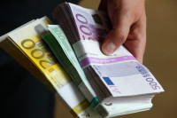 Direktori najvećih britanskih firmi za 29 sati zarade više nego radnik za godinu dana