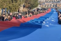 Razvijena trobojka duga 200 metara