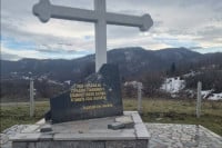 Ponovo oskrnavljena Spomen ploča u selu Jelačići kod Kladnja