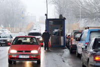 UPOZORENjE: Gužve na prelazima Gradiška i Gradina