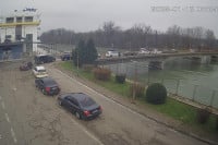 Kolone na više graničnih prelaza