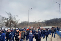 Radnici RiTE Ugljevik blokirali put Bijeljina – Tuzla