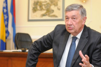 Radmanović: Ne mogu dva zakona biti prioritet u odnosu na krupnije stvari