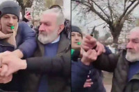 Novosađanin nožem nasrnuo na studente (VIDEO)