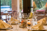 Italijanska vlada uvodi mjere za suzbijanje lažnih recenzija o restoranima i hotelima