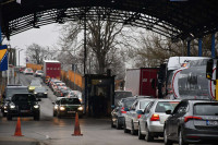 Kilometarske kolone na prelazu u Gradišci (FOTO)