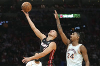 Jović sa četiri trojke pomogao Majamiju da pobijedi San Antonio