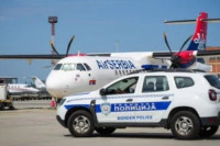 Haos u Beogradu: Autom ušao na pistu, policija ga jurila do granice s BiH