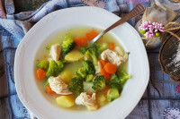 Recept dana: Čorba sa brokulama i piletinom