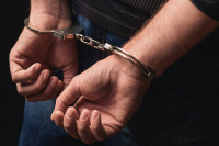 Osumnjičen da je verbalno i fizički napao dva policajca