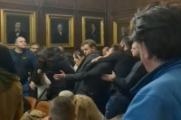 Sukob u Matici srpskoj: Studenti izbačeni nakon dijaloga sa upravnikom (VIDEO)
