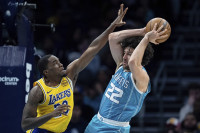Micić ubacio 11, Jović 15 poena