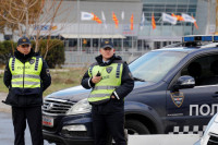 Glumac automobilom udario policajca, pa pobjegao