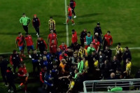 Tuča nakon utakmice između Borca i Kairata (VIDEO)