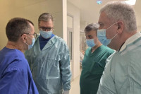 Vučić posjetio mladića povrijeđenog prilikom pada nadstrešnice