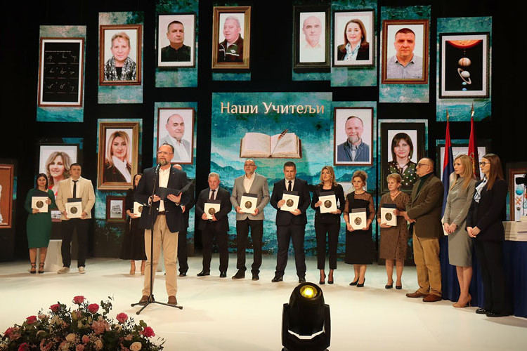 Светосавска награда као подстрек за наставу и васпитање