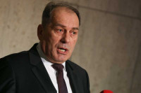 Maskirane osobe napale Dragana Mektića