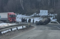 Borja: Automobil završio na krovu (FOTO)