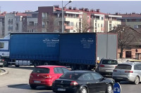 Ogromne gužve: Sudar kamiona i auta u Banjaluci (FOTO)