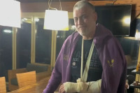 Čeda Jovanović objavio snimak: Jedva stoji, plače, nosi gips na ruci...