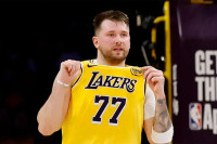 Luka Dončić otkrio šta mu je rekao Lebron Džejms prije prve utakmice