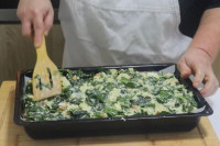 Recept za „sirotinjsku pitu“ od starog hljeba: Ukusnija je od mnogih skupljih