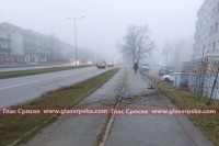 Automobil sletio u dvorište zgrade u banjalučkom naselju (FOTO)
