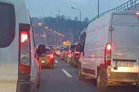 PAŽNjA: Velike gužve na ulazima u Banjaluku (FOTO)