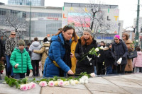 Građani u Sarajevu se opraštaju od Inele Selimović i njenog sina