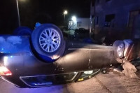 Nesreća kod Prijedora, vozilo na krovu