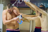 Okupali Jokića, a Djurent ostao zapanjen: Ludi snimci pijanstva košarkaša na OI