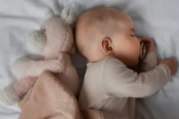 Uspavajte bebu uz pomoć nekog od ovih 10 trikova